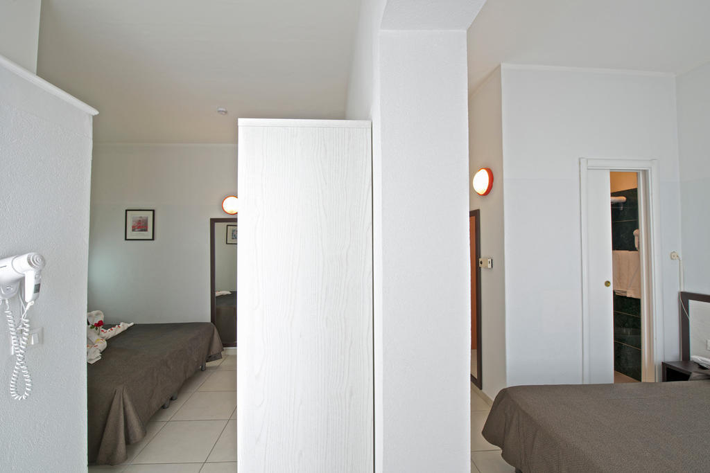 Hotel Garden Cattolica Kamer foto