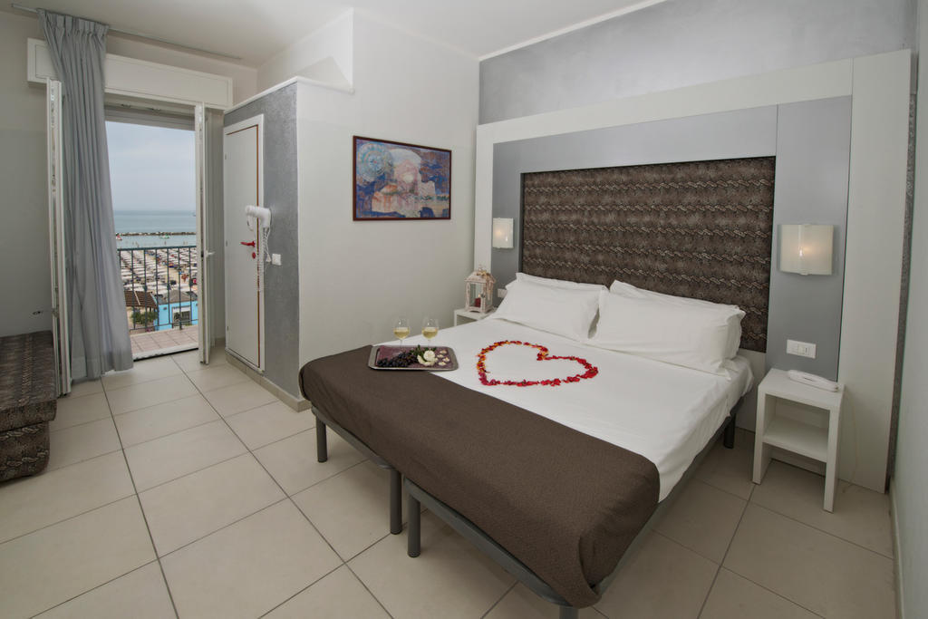 Hotel Garden Cattolica Kamer foto