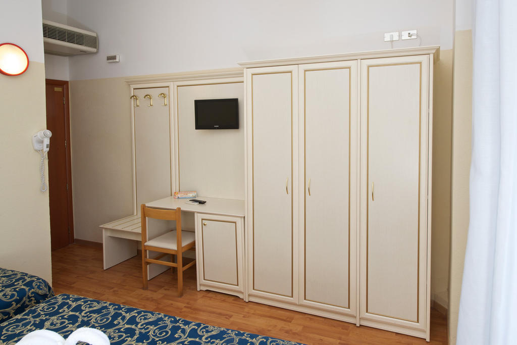 Hotel Garden Cattolica Kamer foto