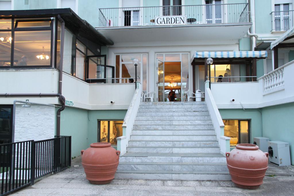 Hotel Garden Cattolica Buitenkant foto
