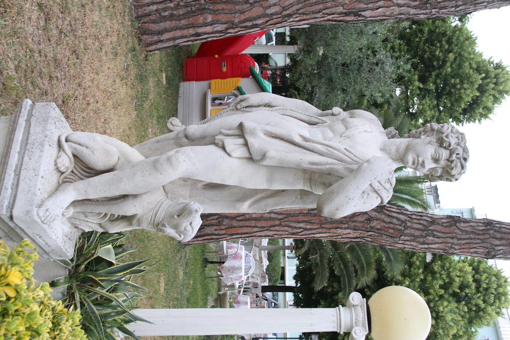 Hotel Garden Cattolica Buitenkant foto