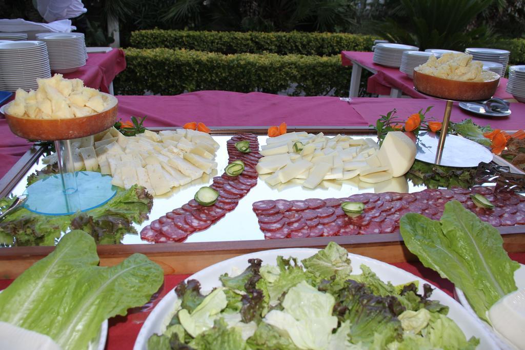 Hotel Garden Cattolica Buitenkant foto