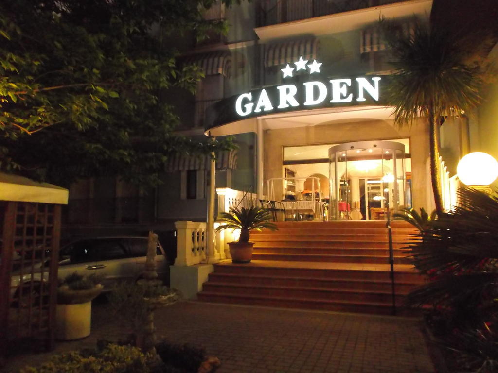 Hotel Garden Cattolica Buitenkant foto
