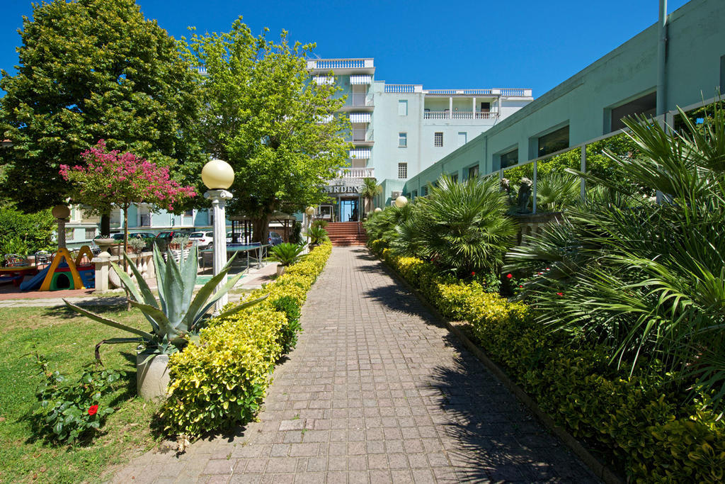 Hotel Garden Cattolica Buitenkant foto