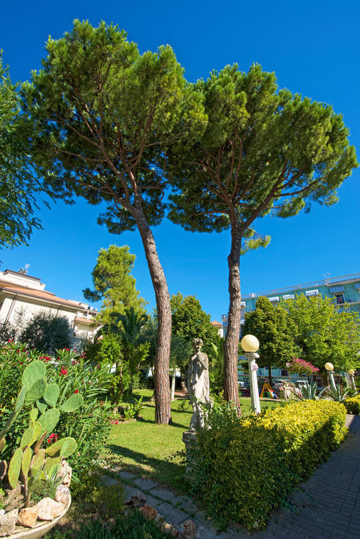 Hotel Garden Cattolica Buitenkant foto
