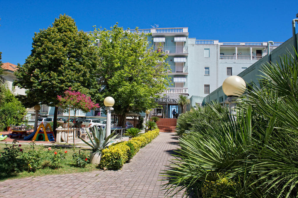 Hotel Garden Cattolica Buitenkant foto