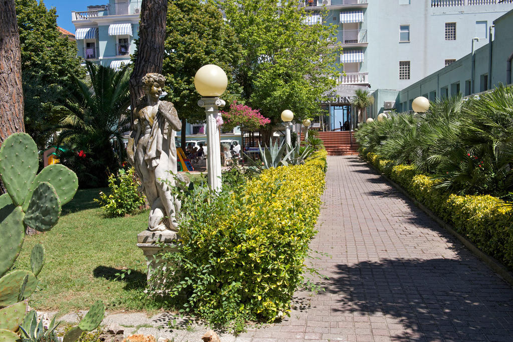 Hotel Garden Cattolica Buitenkant foto